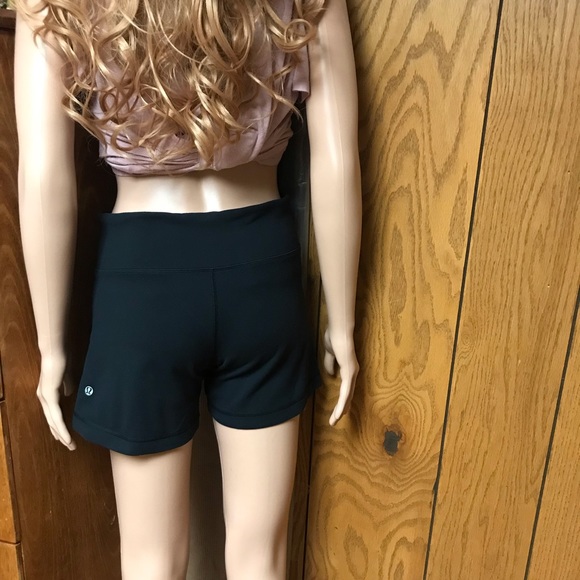 Lululemon Women"s Knock Out Short Black Microstripe Yoga- Size None - Picture 8 of 16